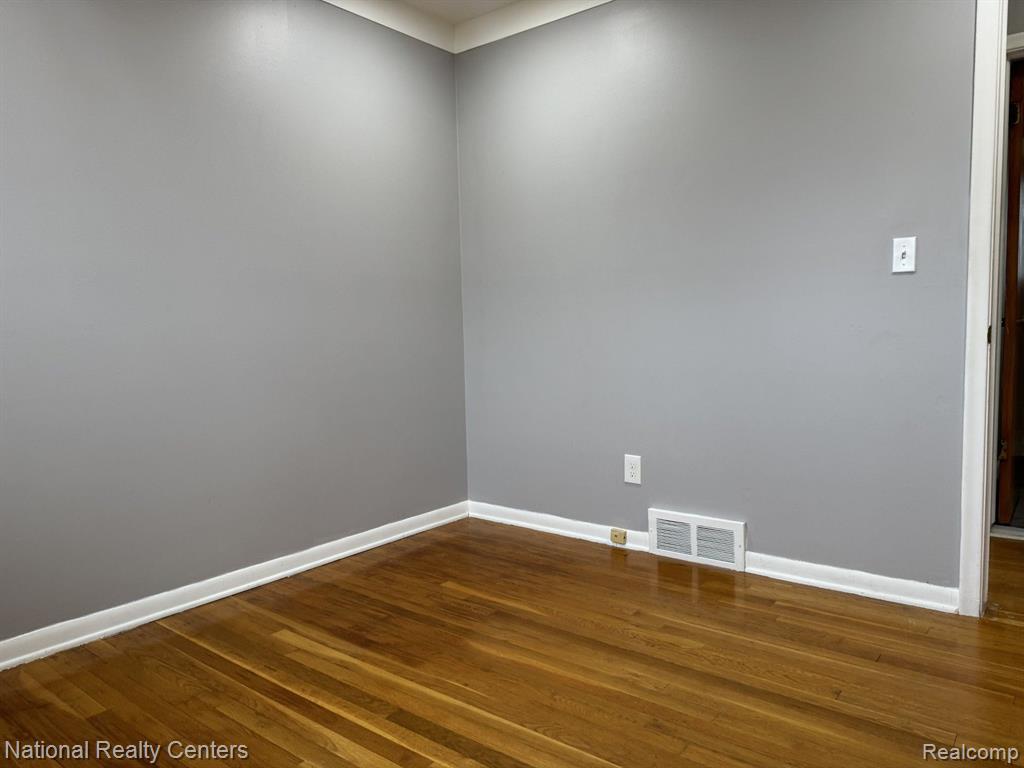 6207 BERWYN Street, Dearborn Heights, MI 48127 — Photo 9