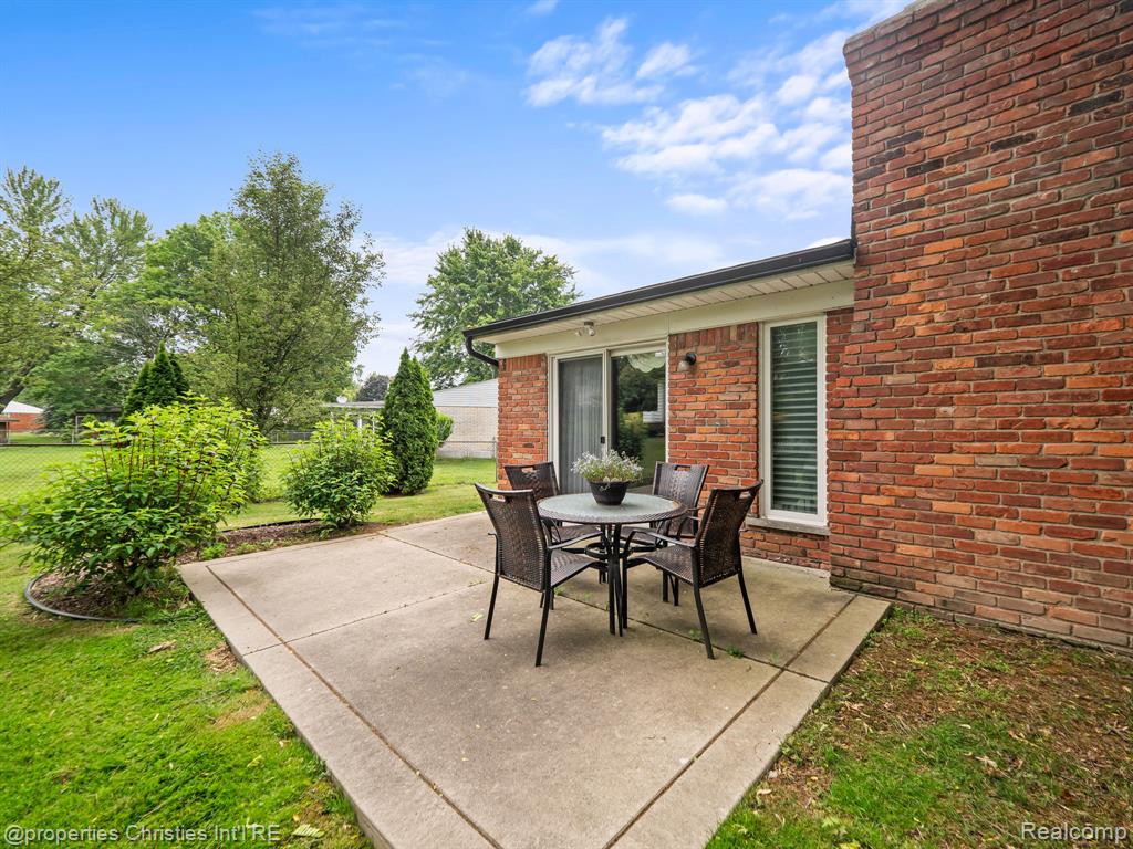 41642 Sycamore Drive, Novi, MI — Photo 27