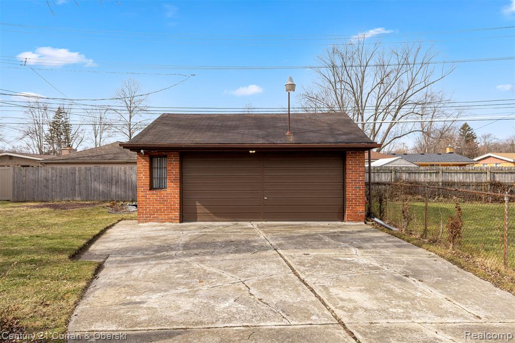 9329 Merriman Road, Livonia, MI 48150 — Photo 31