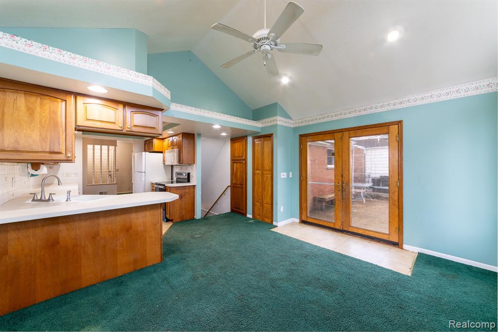 8374 MAYFAIR Street, Taylor, MI 48180 — Photo 12