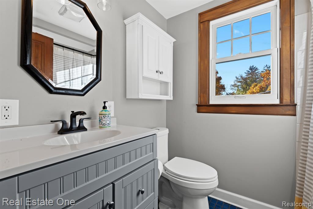 240 MONT EAGLE Street, Milford, MI 48381 — Photo 33