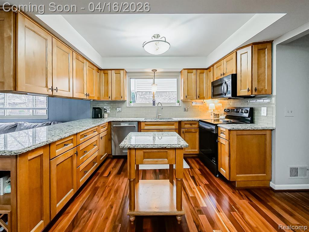 15969 Chelmsford Street, Clinton Twp, MI 48038 — Photo 8