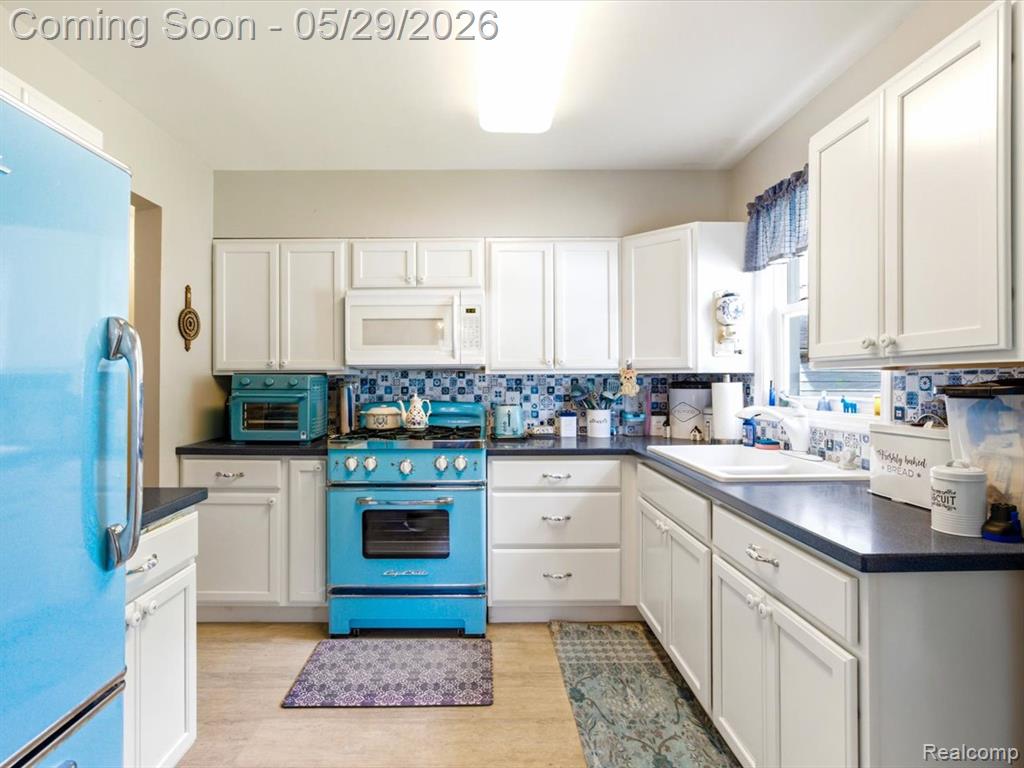 651 Carolina Avenue, Marysville, MI 48040 — Photo 12