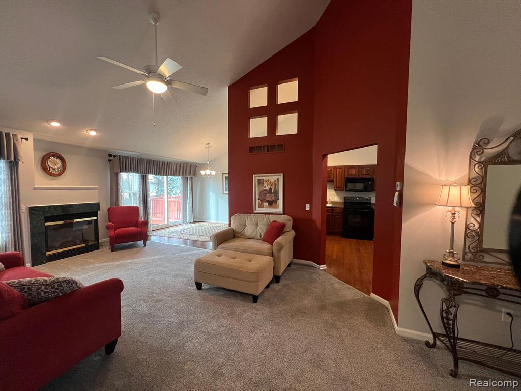 5546 PINEHURST Drive, 186, Trenton, MI 48183 — Photo 2