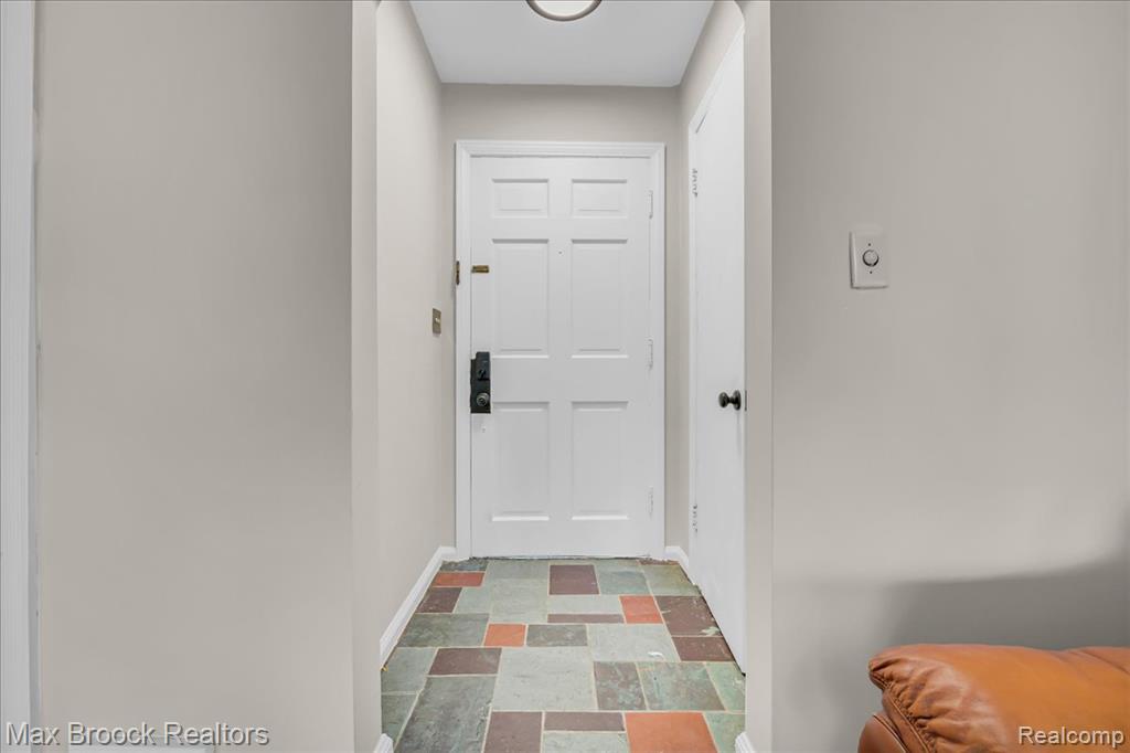 18560 Wiltshire Boulevard, Lathrup Village, MI 48076 — Photo 3
