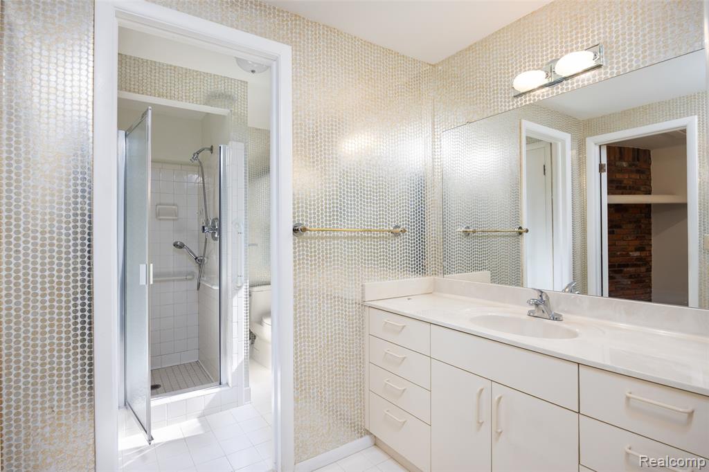 19646 Wilshire Boulevard, Beverly Hills, MI 48025 — Photo 22