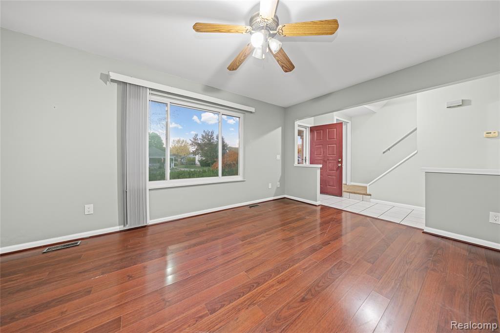 3977 Cresthaven Drive, Waterford, MI 48328 — Photo 6