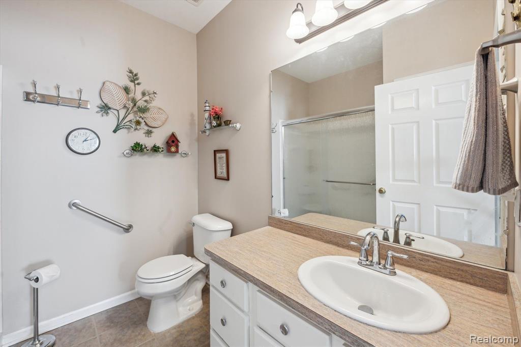 674 OLDE ENGLISH Circle, Howell, MI 48855 — Photo 16