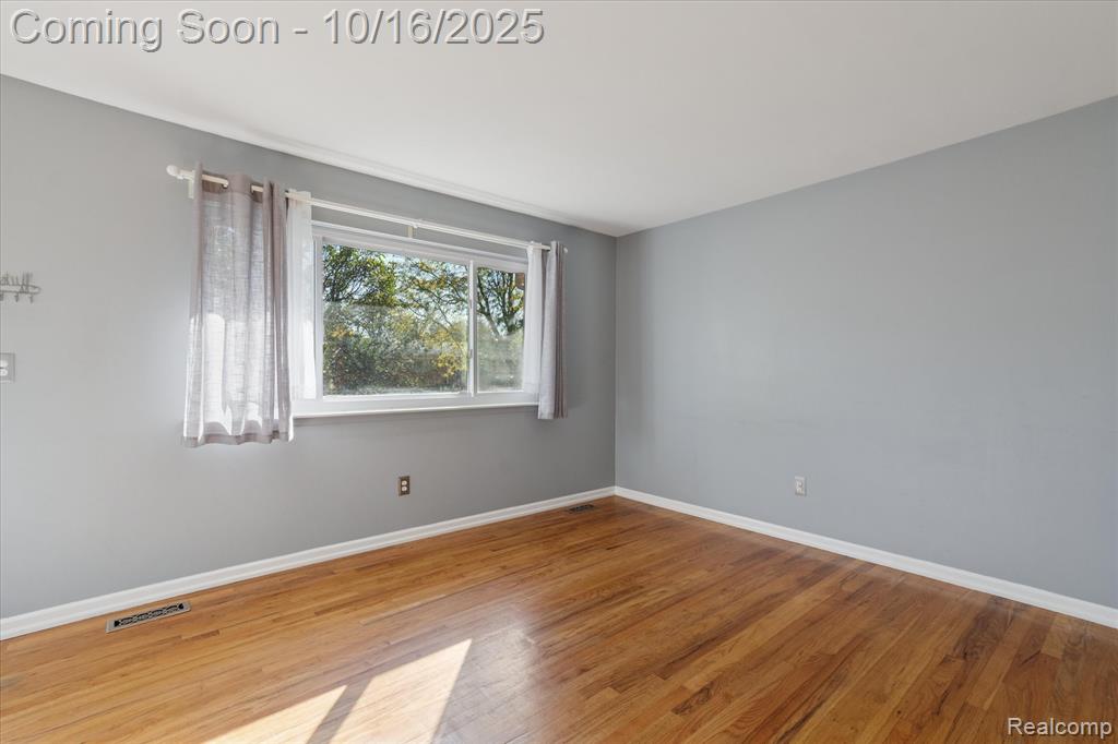 6439 Huntleigh Street, Garden City, MI — Photo 11