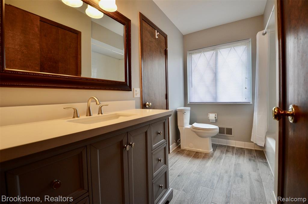7244 Chapel View Drive, Clarkston, MI — Photo 14
