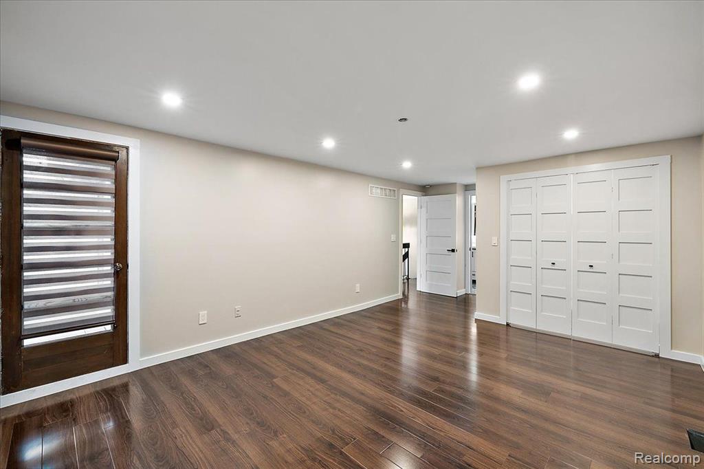 1570 S HILL Boulevard, Bloomfield Hills, MI 48304 — Photo 18