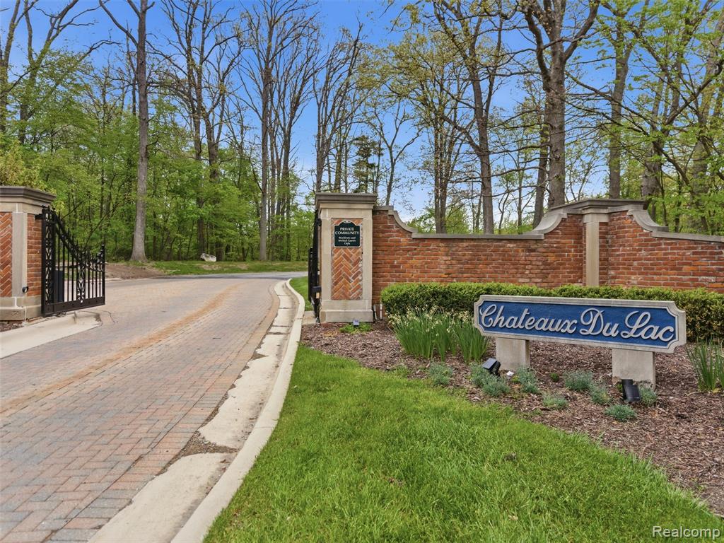 23 Chateaux Du Lac, Fenton, MI 48430 — Photo 49