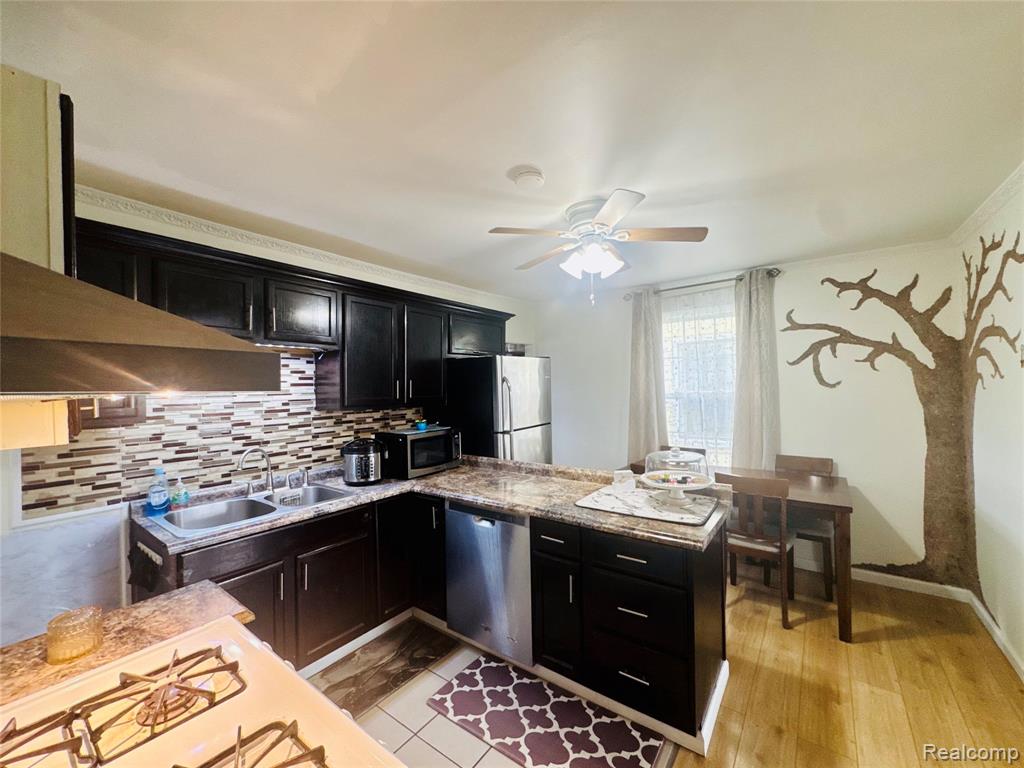 5038 Evaline Street, Hamtramck, MI 48212 — Photo 17