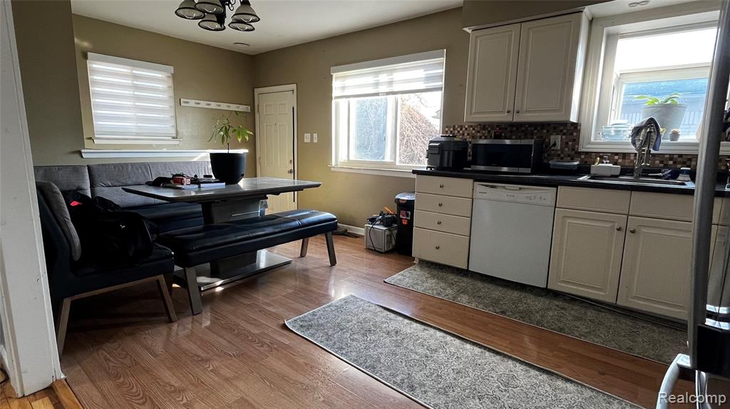 7715 Deering Street, Westland, MI — Photo 9