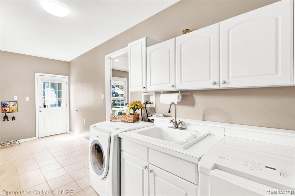 1700 MADDY Lane, Keego Harbor, MI 48320 — Photo 30