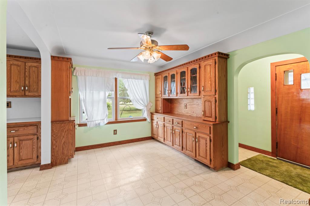 430 N Center Road, Saginaw, MI 48638 — Photo 5