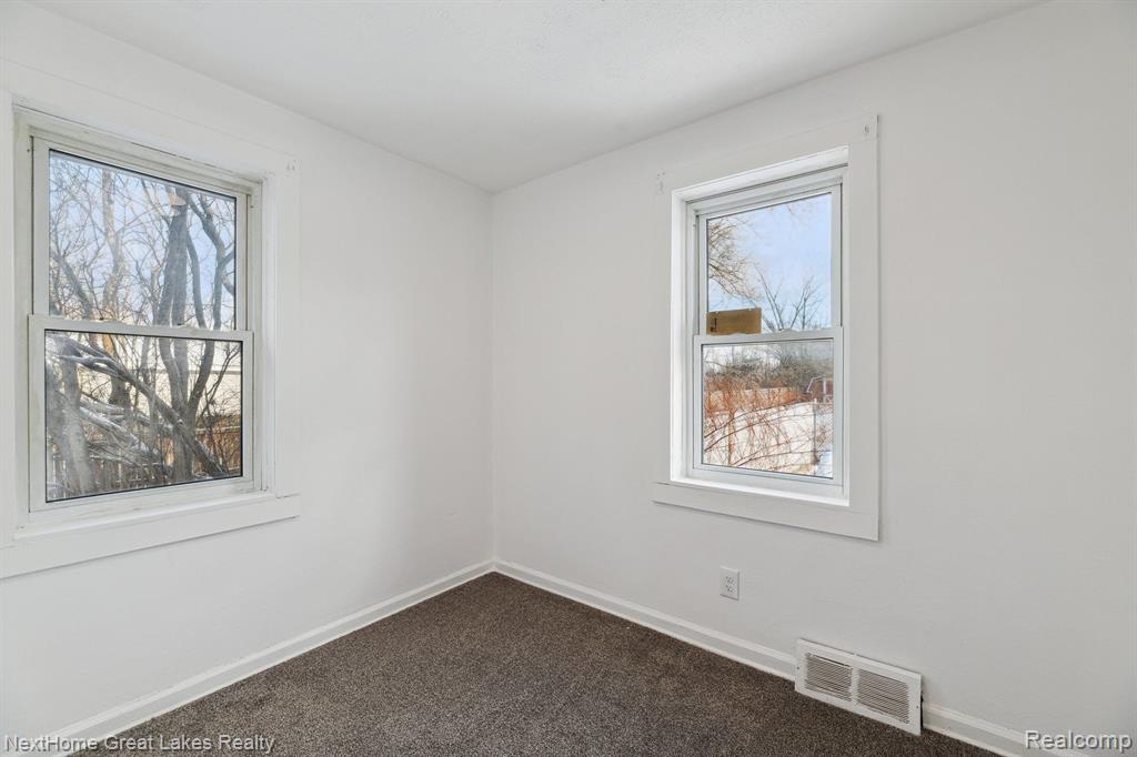 4173 S BELSAY Road, Burton, MI 48519 — Photo 10
