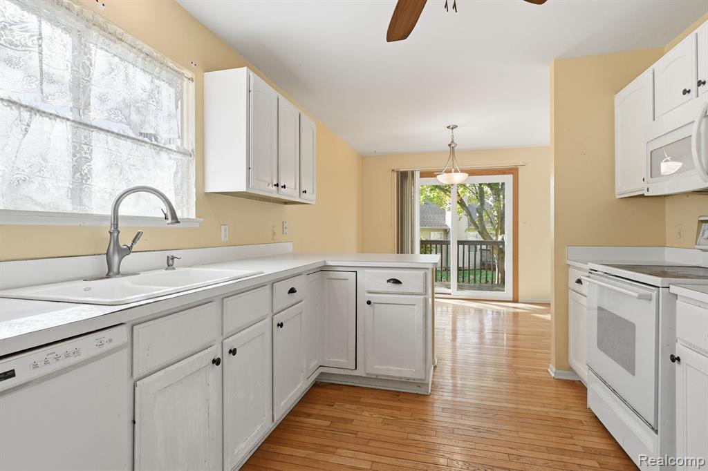 518 Redmaple Lane, 62, Brighton, MI 48116 — Photo 8
