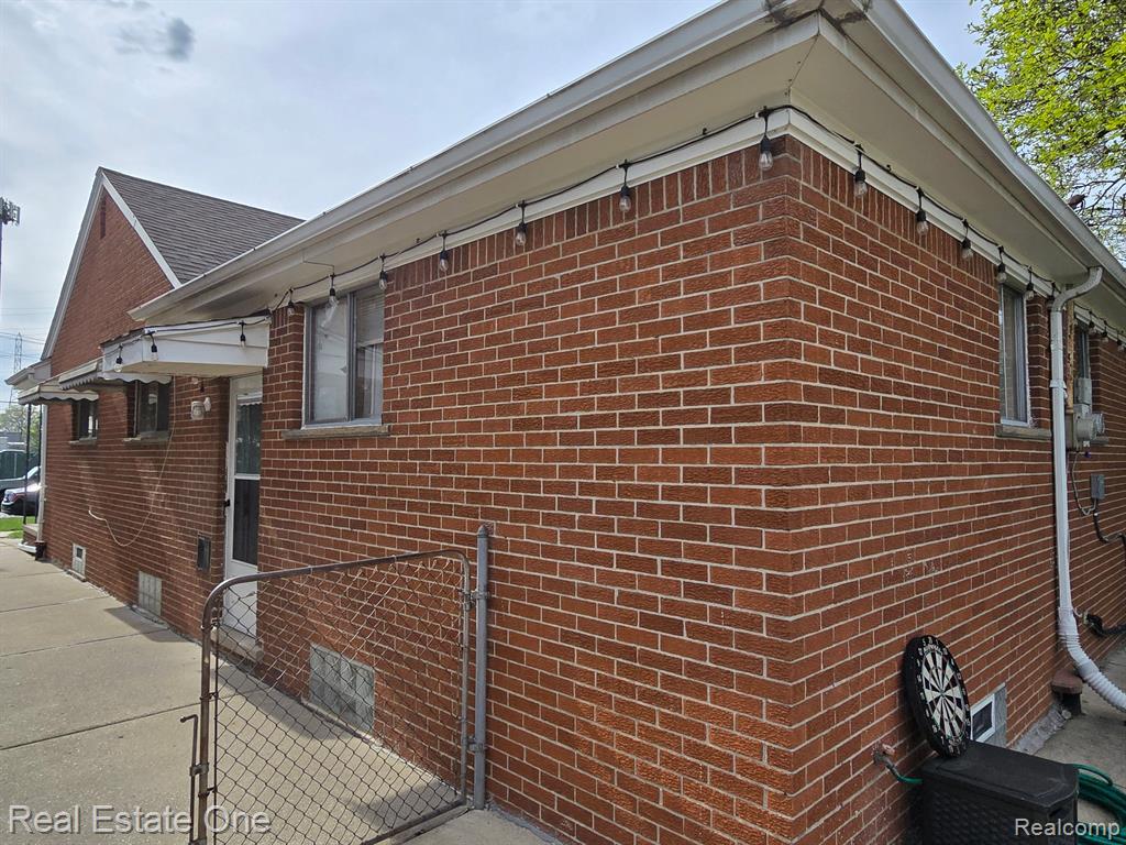 6624 MAPLE Street, Dearborn, MI 48126 — Photo 2