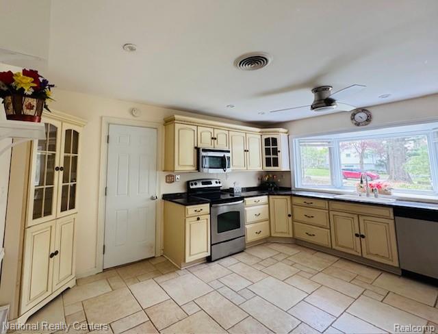 2460 Ogden Drive, West Bloomfield, MI 48323 — Photo 5