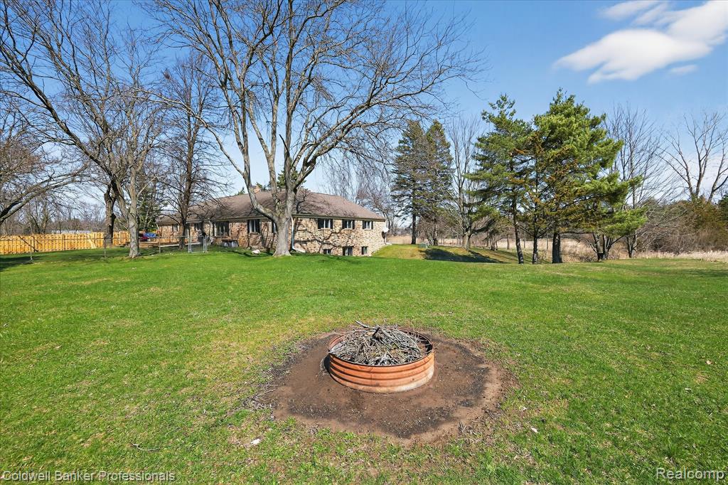 4380 Warwick Circle Drive, Grand Blanc, MI 48439 — Photo 36
