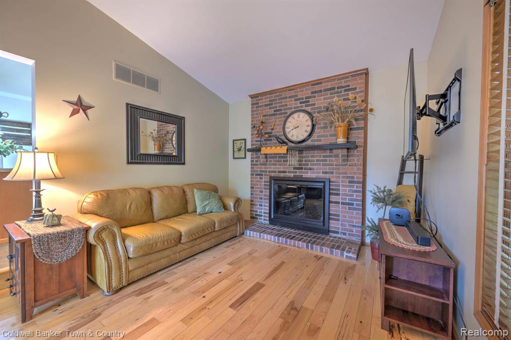 978 Oak Ridge Circle, Brighton, MI 48116 — Photo 18