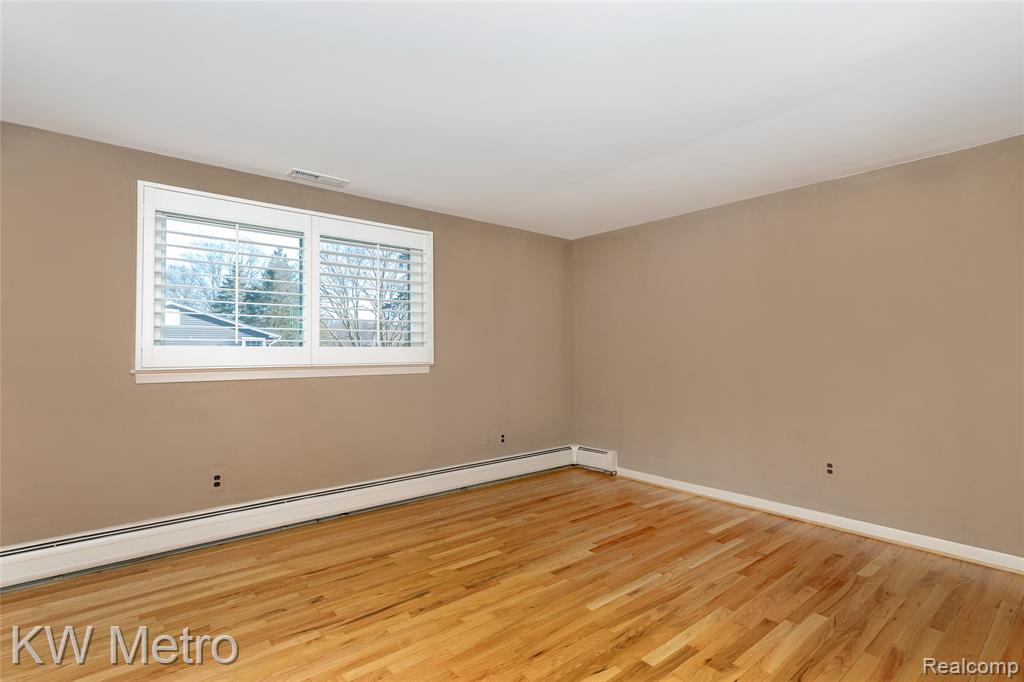 5897 Sutters Lane, Bloomfield Hills, MI 48301 — Photo 33