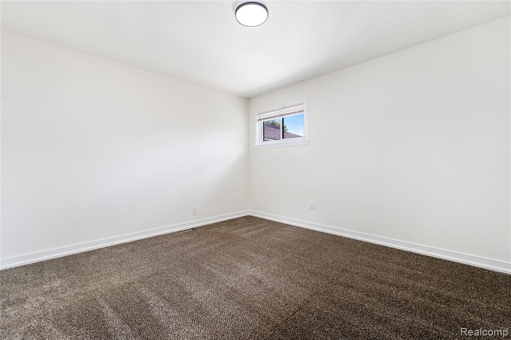 19420 Woodmont Street, Harper Woods, MI 48225 — Photo 18