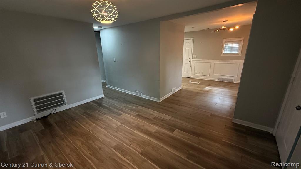 648 W HAZELHURST Street, Ferndale, MI 48220 — Photo 5