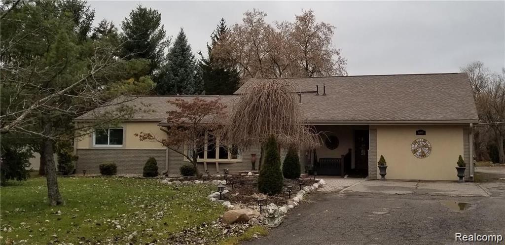 32704 Grand River Avenue, Farmington, MI, 48336