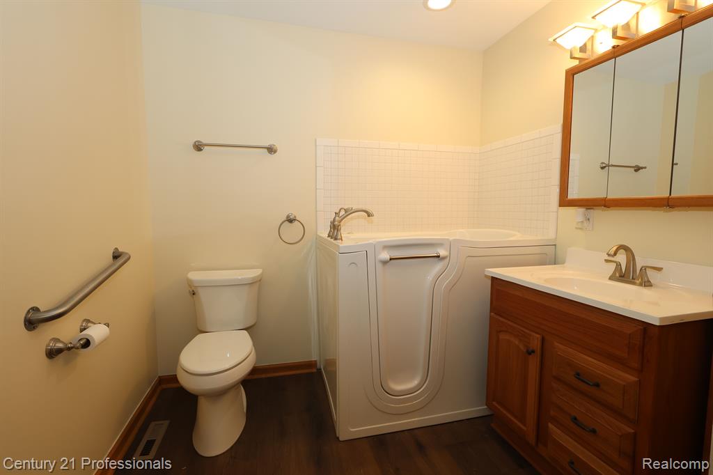 6481 WINANS LAKE Road, Brighton, MI 48116 — Photo 10