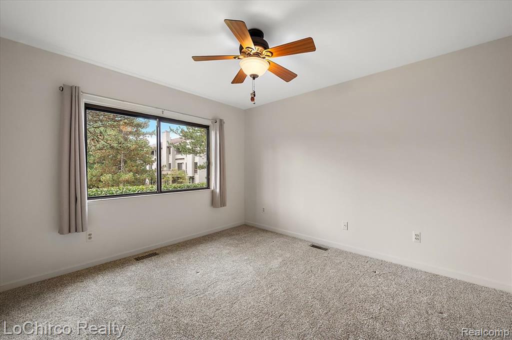 733 Hamilton Court, Rochester Hills, MI 48307 — Photo 33