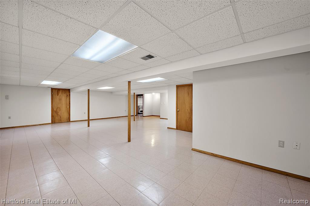 402 Mulberry Drive, Commerce Twp, MI 48390 — Photo 25