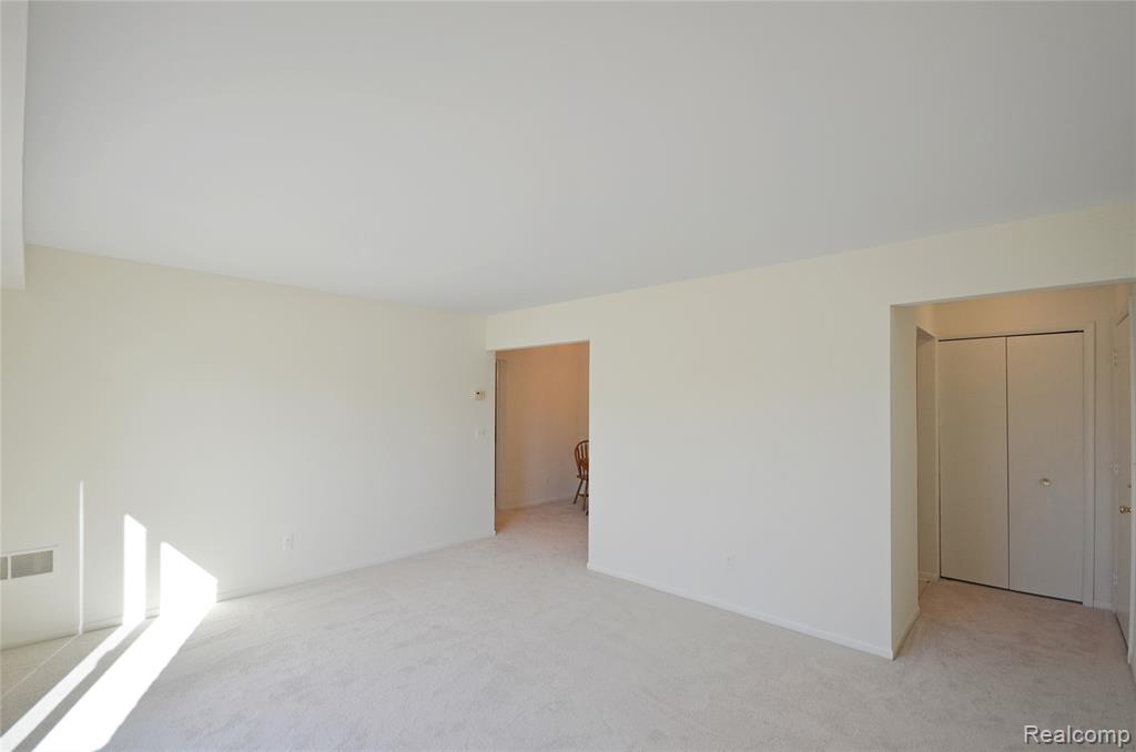 43298 Mound Road, 40, Sterling Heights, MI 48314 — Photo 12