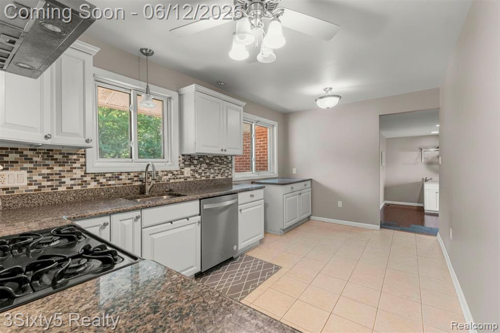 7714 Bournemouth Avenue, Grosse Ile, MI 48138 — Photo 16