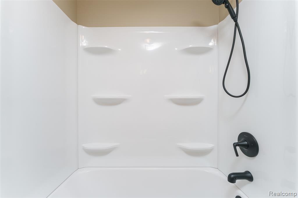 6201 Lerner Way, Lansing, MI 48911 — Photo 15