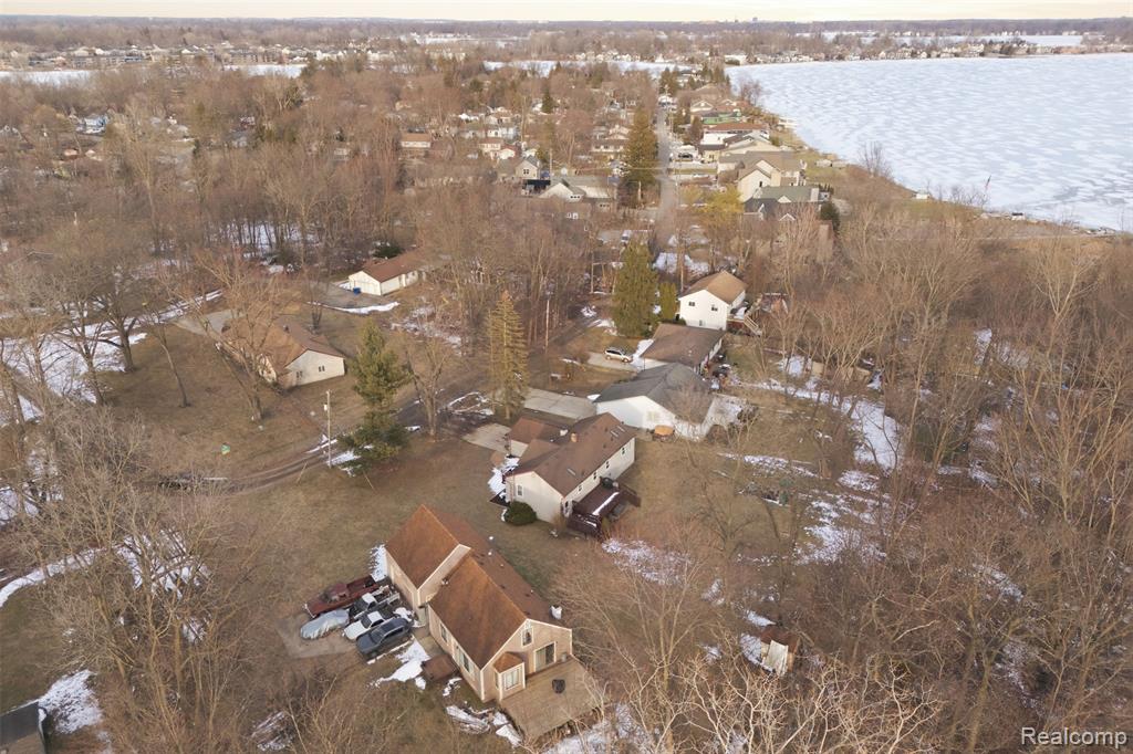 4051 Lake Front Street, Waterford, MI 48328 — Photo 44