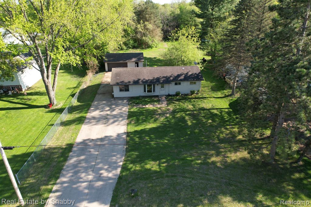 5105 KELLY Road, Flint, MI 48504 — Photo 2