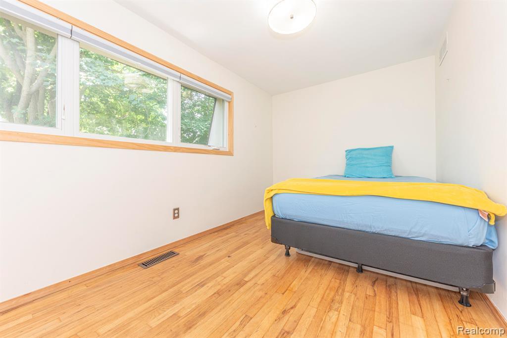 517 Longshore Dr, Ann Arbor, MI 48105 — Photo 20