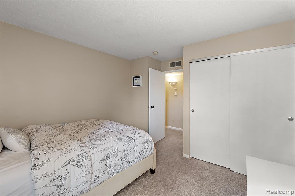61149 GREENWOOD Drive, South Lyon, MI 48178 — Photo 33