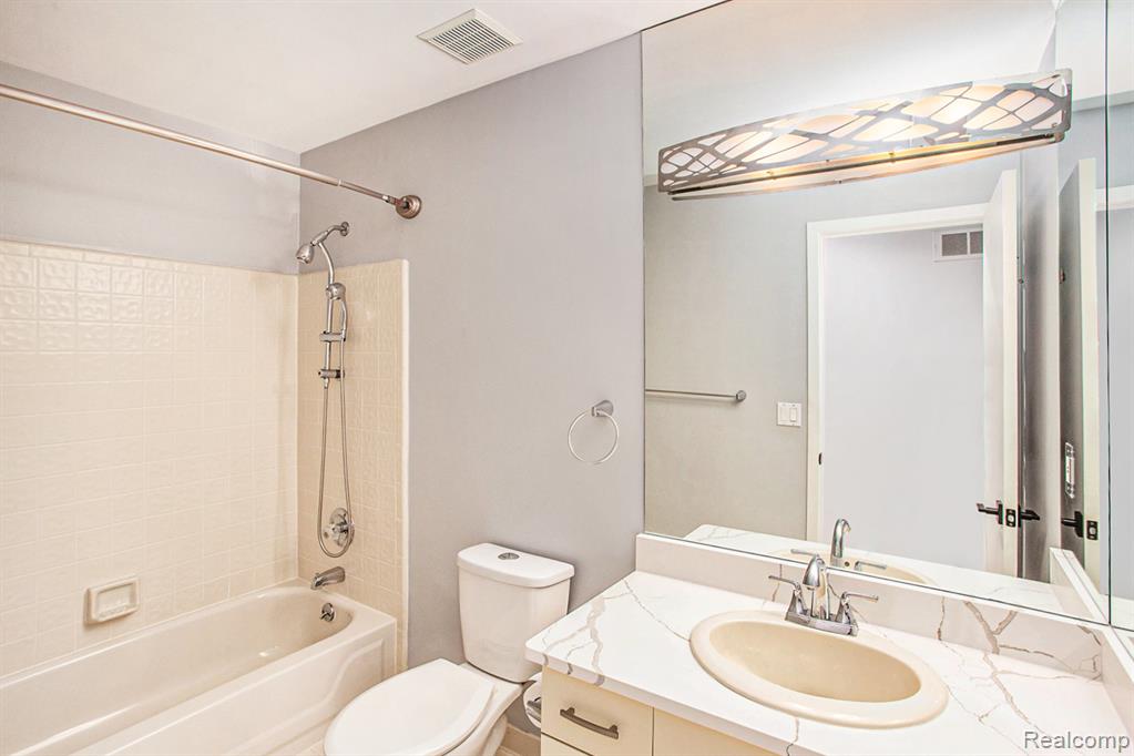 6830 Heron Point, West Bloomfield, MI 48323 — Photo 16