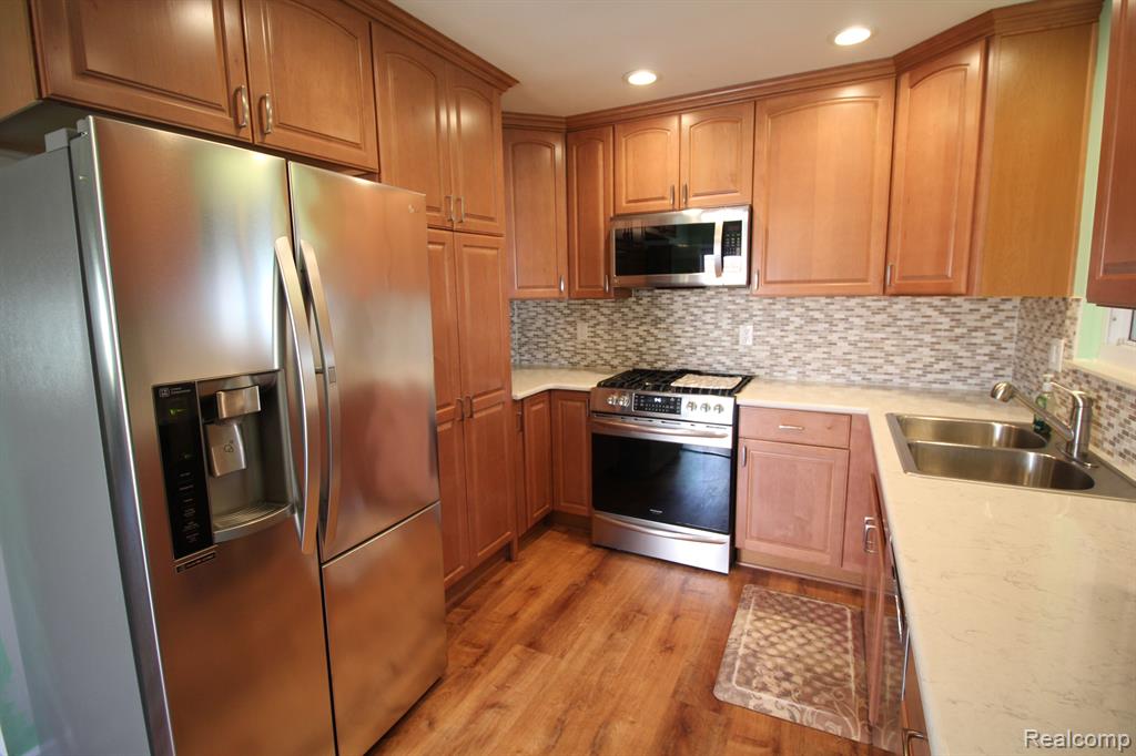 40803 FIRWOOD Street, Plymouth, MI 48170 — Photo 11