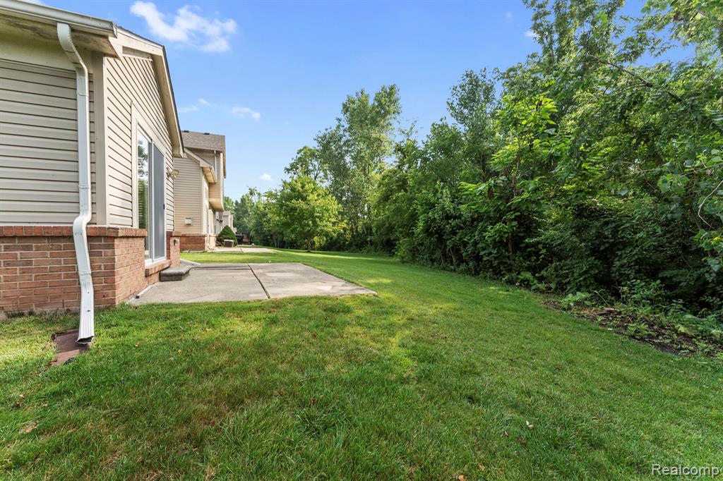 5487 Greenway Drive, 82, Trenton, MI 48183 — Photo 26