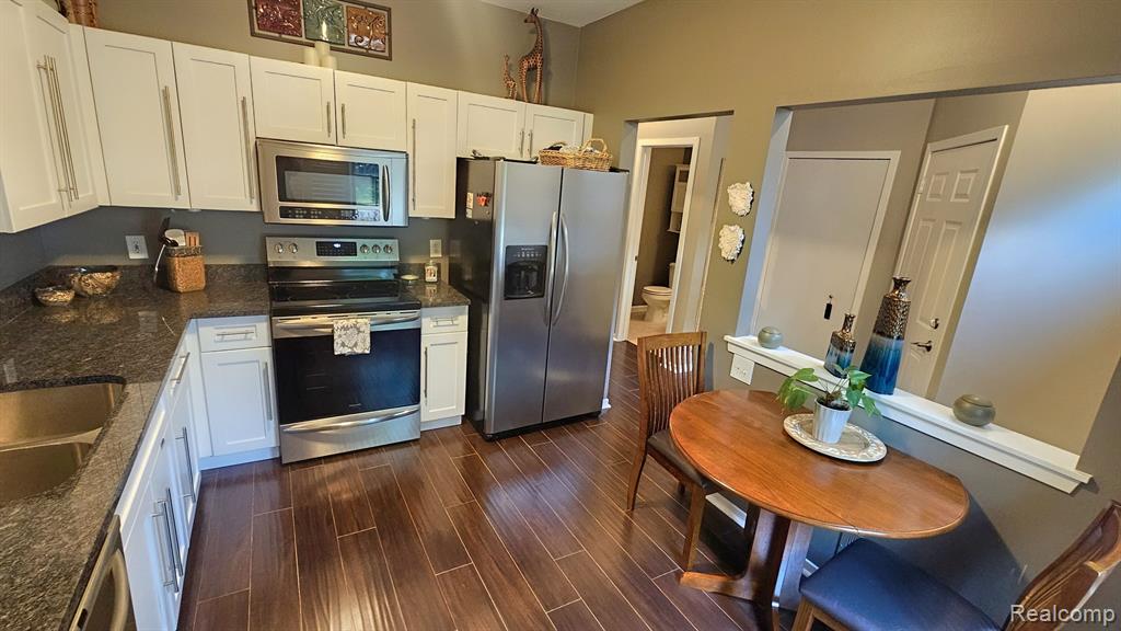 41778 WEBSTER Court, Novi, MI 48377 — Photo 6