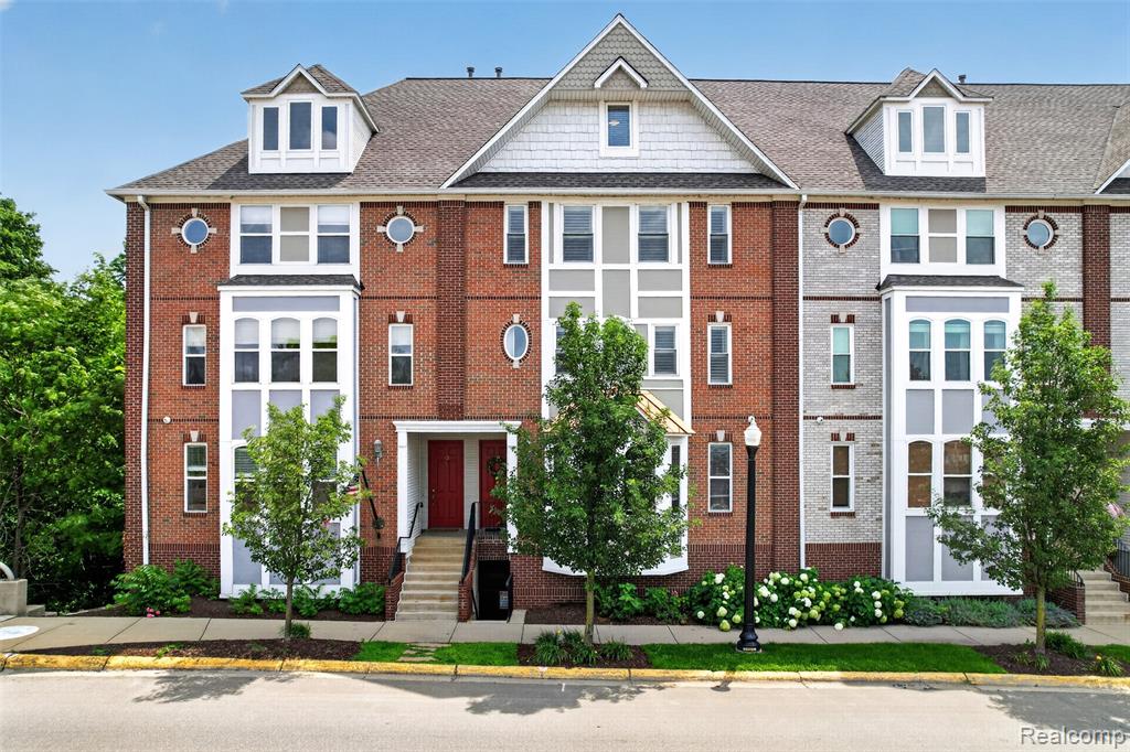 223 N Michigan Avenue, Howell, MI 48843