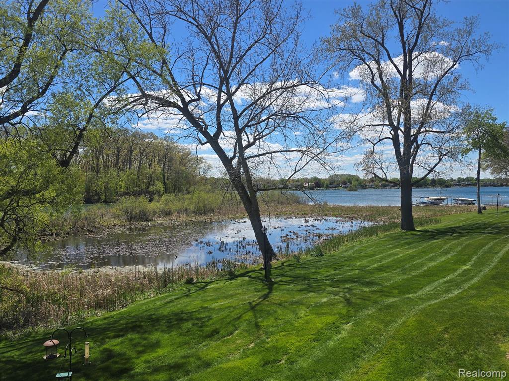 24 Chateaux Du Lac, Fenton, MI 48430 — Photo 8