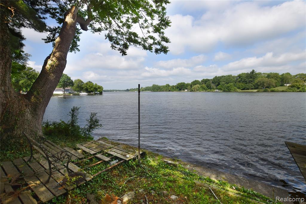 4047 Mitchell Drive, Flint, MI 48506 — Photo 25