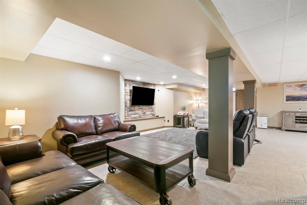 51246 Woodside Drive, Macomb, MI 48042 — Photo 37