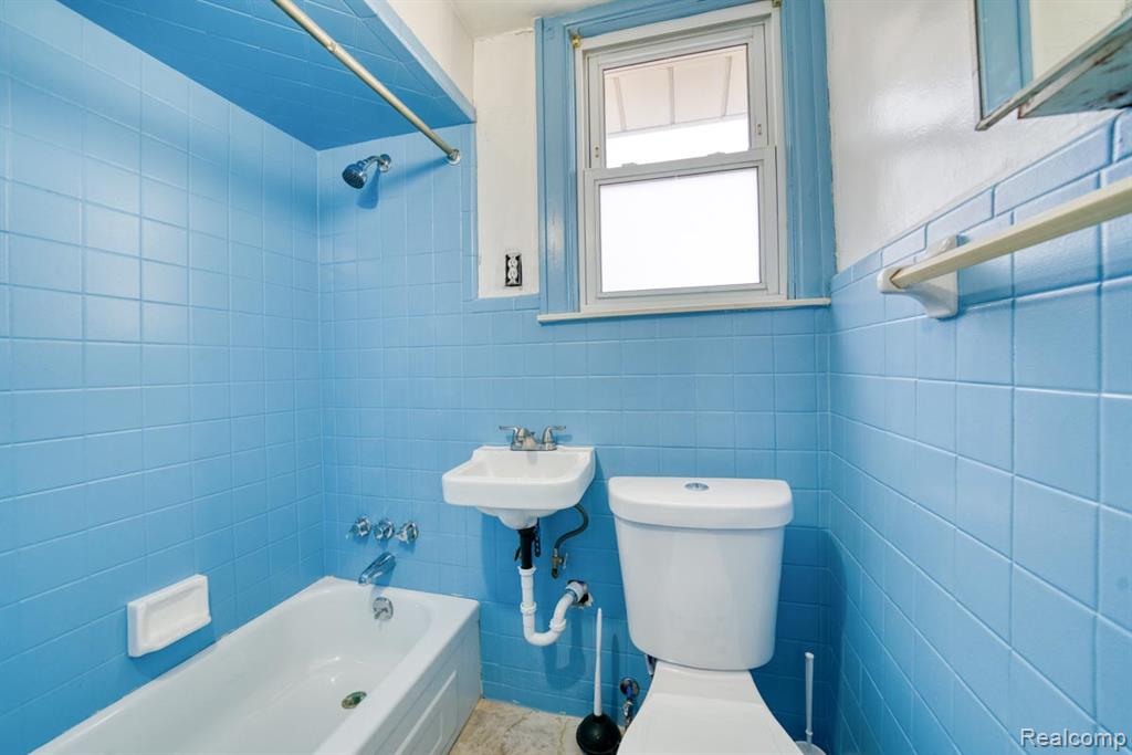 15509 Holmur Street - Photo 3