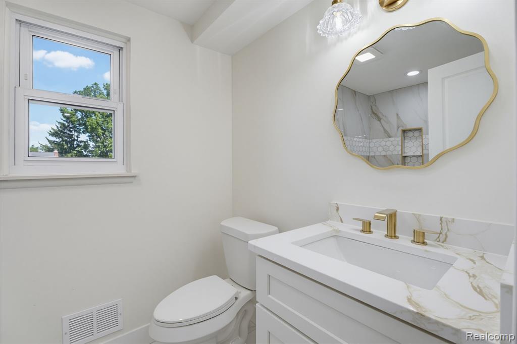 6780 Lee Crest Drive, West Bloomfield, MI — Photo 52